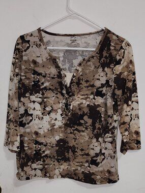 St. John's Ladies 3/4 Length Top, Size M.